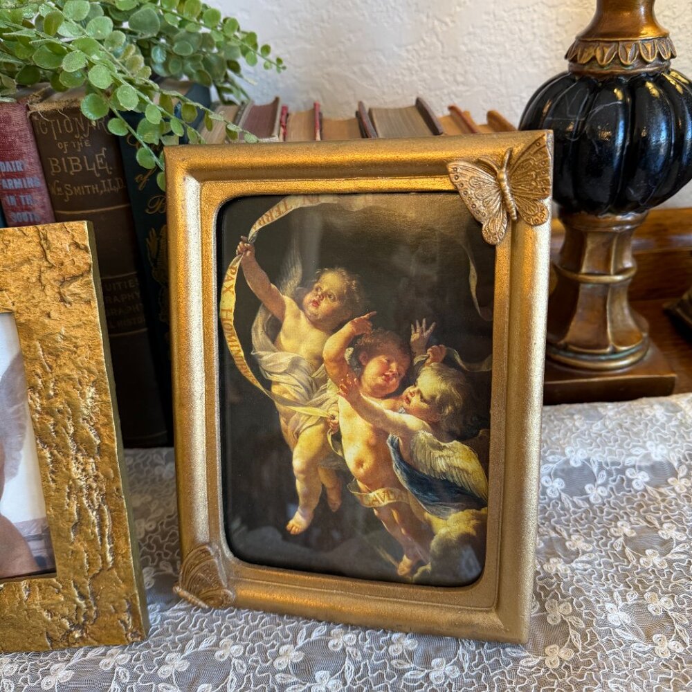 ❤️SOLD❤️3 Vintage Gold Frames with Angel Pictures - Picture 11 of 17